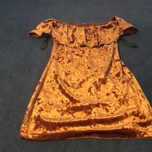 Velvet no-shoulder dress